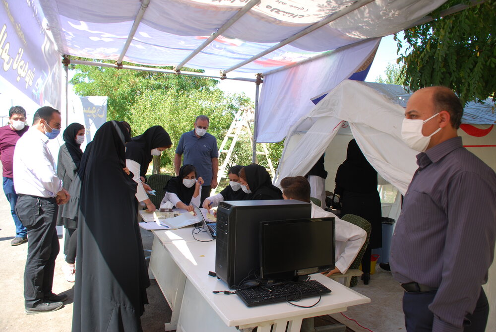 گشایش مرکز واکسیناسیون خودرویی دانشگاه آزاد اسلامی ناحیه مرند